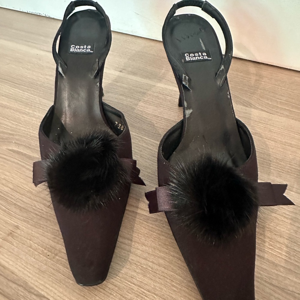 Costa Blanca made in Spain black formal pumps with fur bow